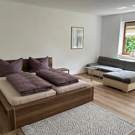 Ruhige Mit Terrasse Fuer 2 Personen شقة *